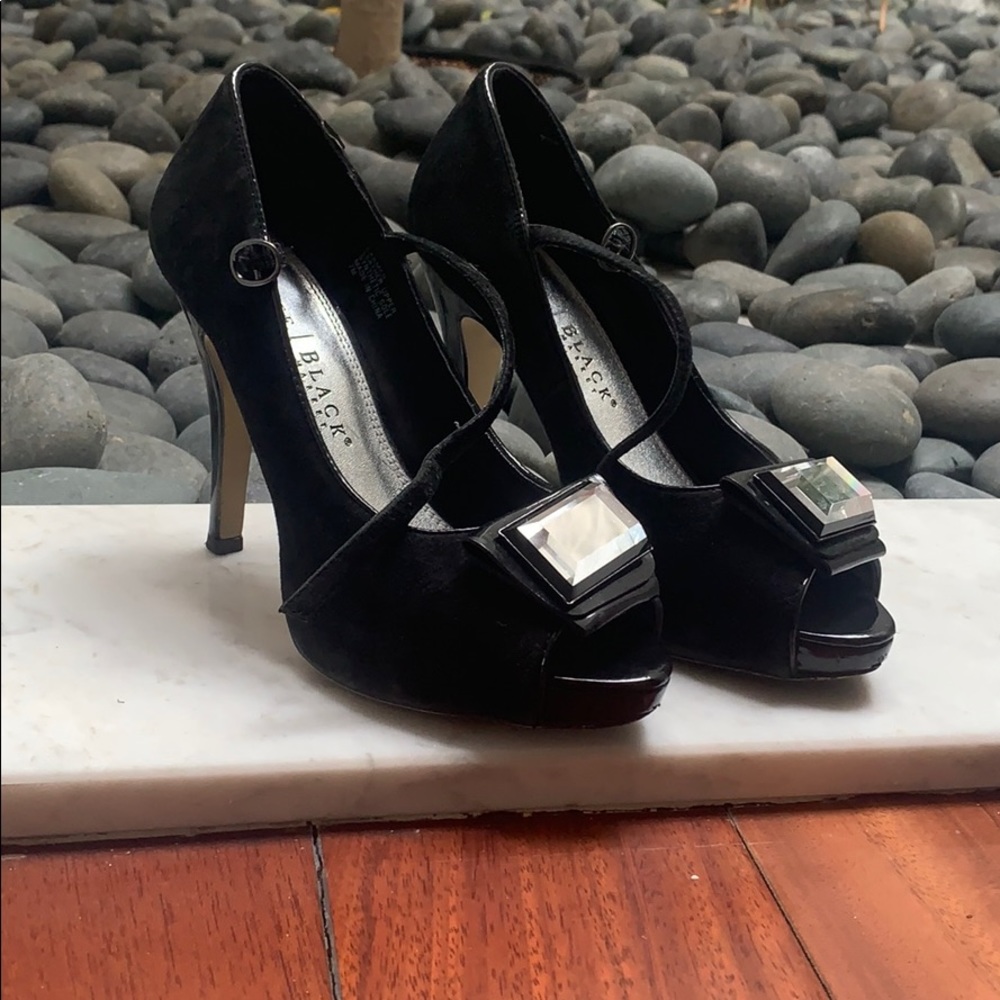 Black suede White House Black Market Heels sz 7US